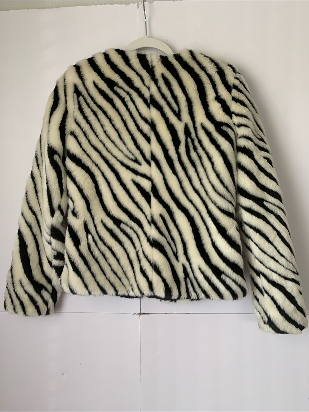 Divided by H&M Faux Fur Zebra Stripe Pockets Short Jacket Size 4 - Picture 3 of 13